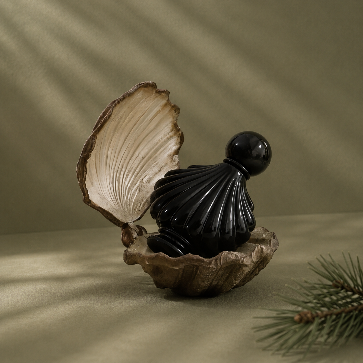 Kyara Moss Pine — Small 50 mL Black Shell Bottle