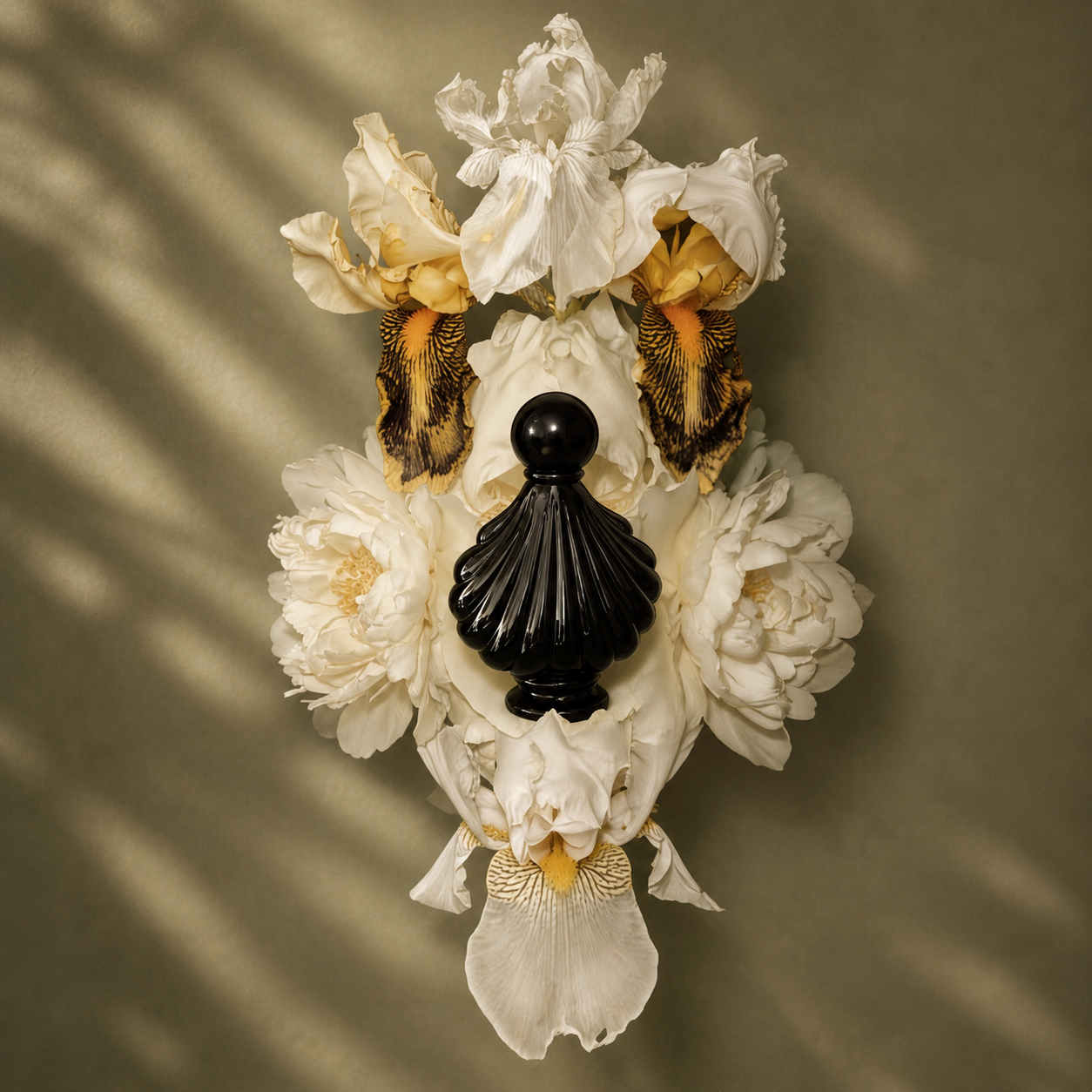 Velvet Iris — Small 50 mL Black Shell Bottle