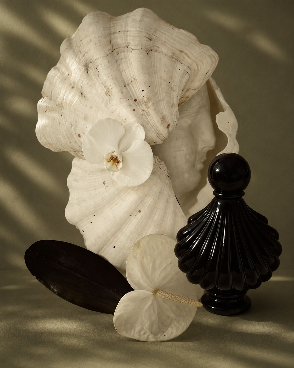 Verdant Bloom — Small 50 mL Black Shell Bottle