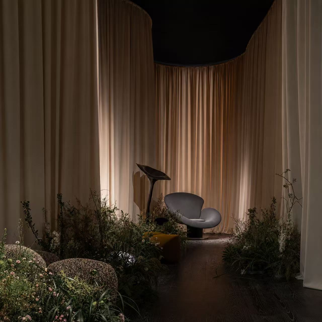 WHYGARDEN Calla Lily Armchair — image 8 (3)